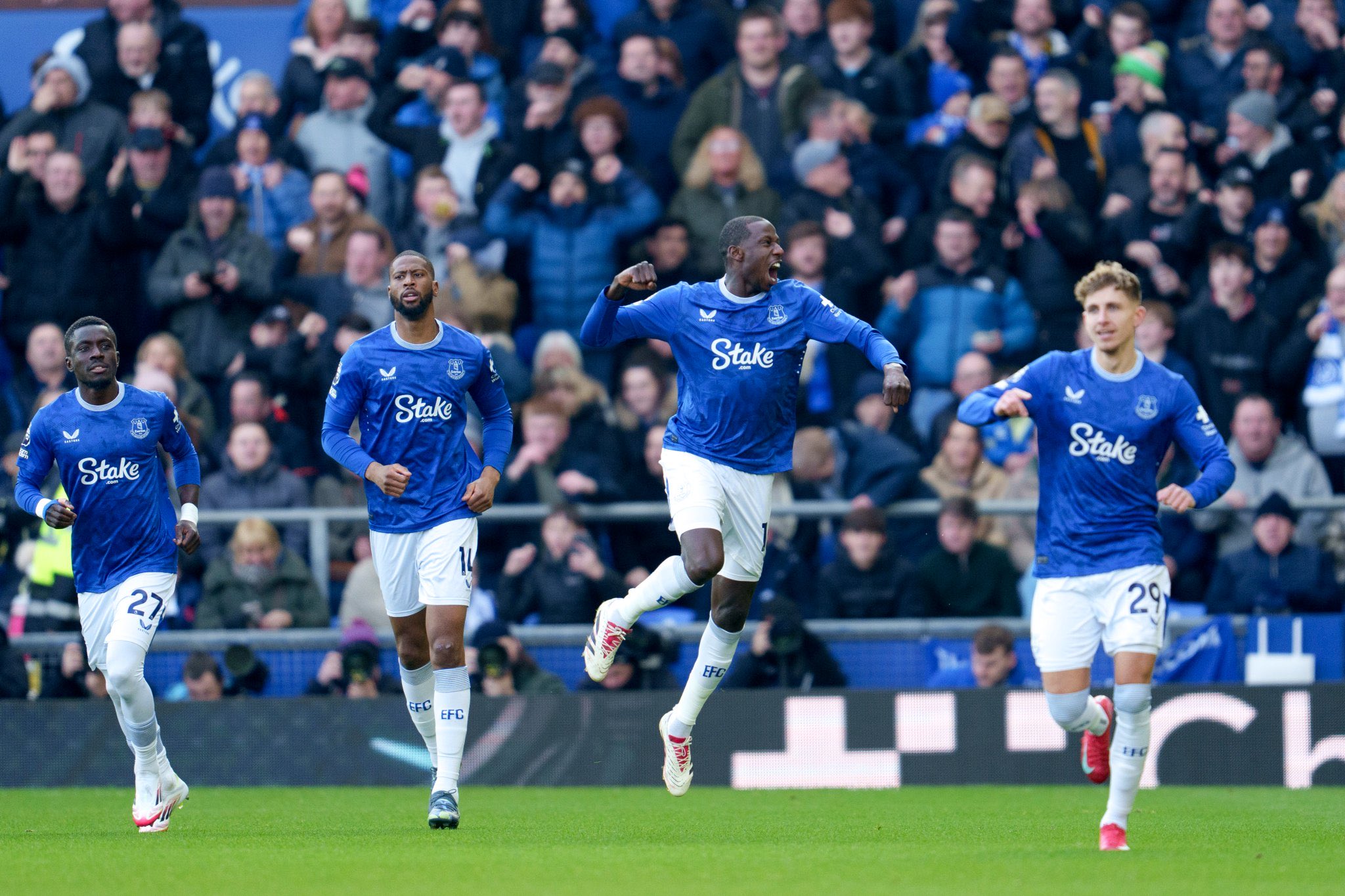 Le footballeur malien Abdoulaye Doucouré réalise un exploit historique en Premier League