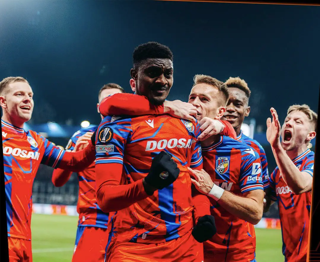 L’entraîneur tchèque loue les performances de l’attaquant Durosinmi en Ligue Europa