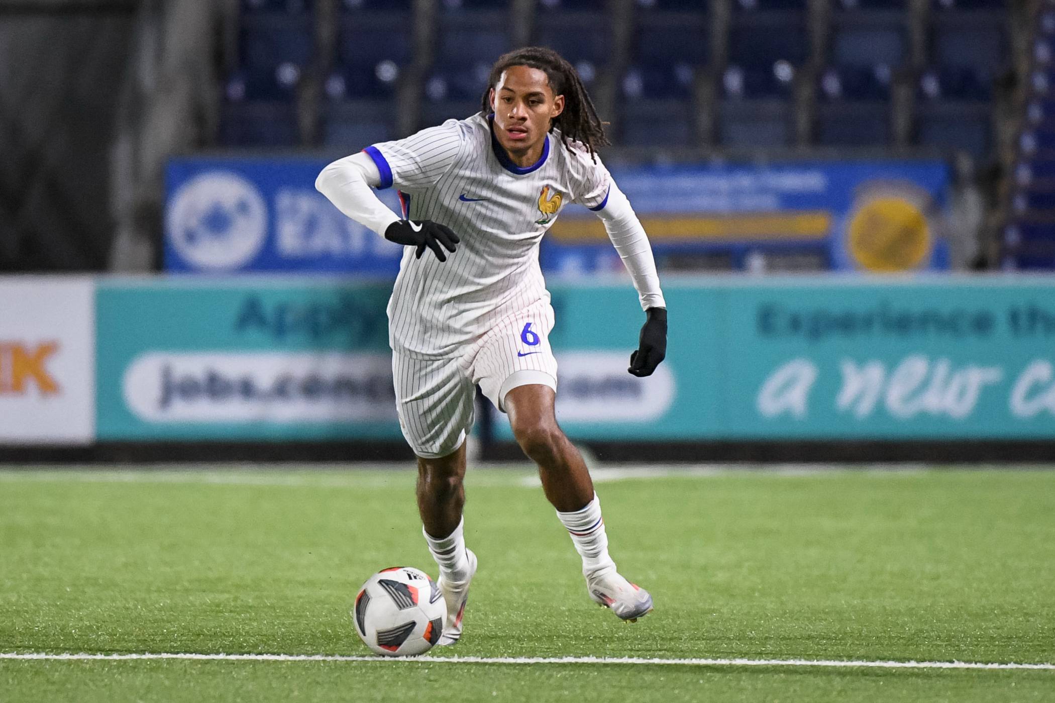 Mathis Amougou : la nouvelle cible de Chelsea pour renforcer son milieu de terrain