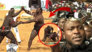 Modou Lô en effervescence lors d’un combat de lutte au Sénégal