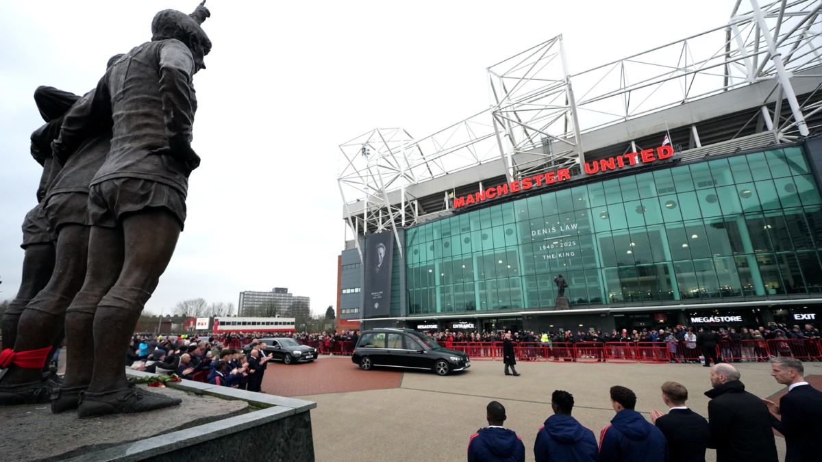 Royaume-Uni : Héros de Manchester United pleurent Denis Law lors de ses funérailles