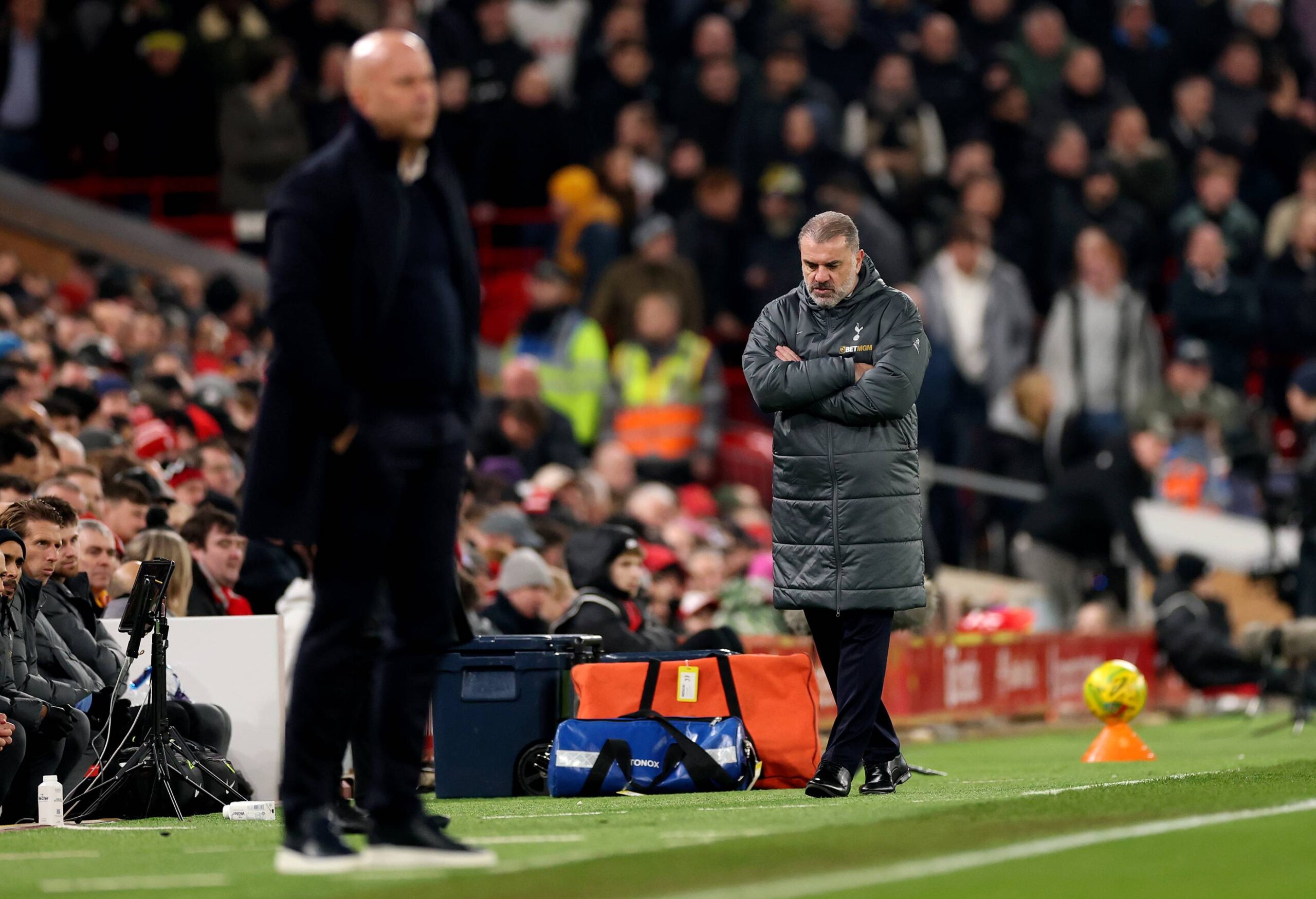 Royaume-Uni : Postecoglou critique sévèrement les Spurs après une défaite en Coupe