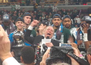 Terrence Shannon Jr. félicite Tom Izzo après un record historique