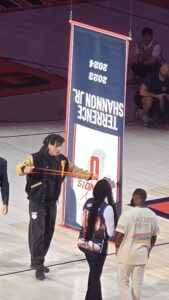Terrence Shannon Jr. félicite Tom Izzo après un record historique