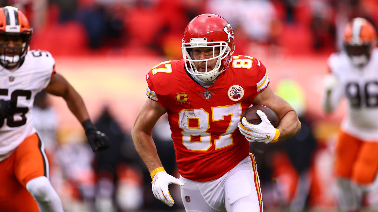 Travis Kelce danse « The Carlton » lors d’un rodéo en 2015