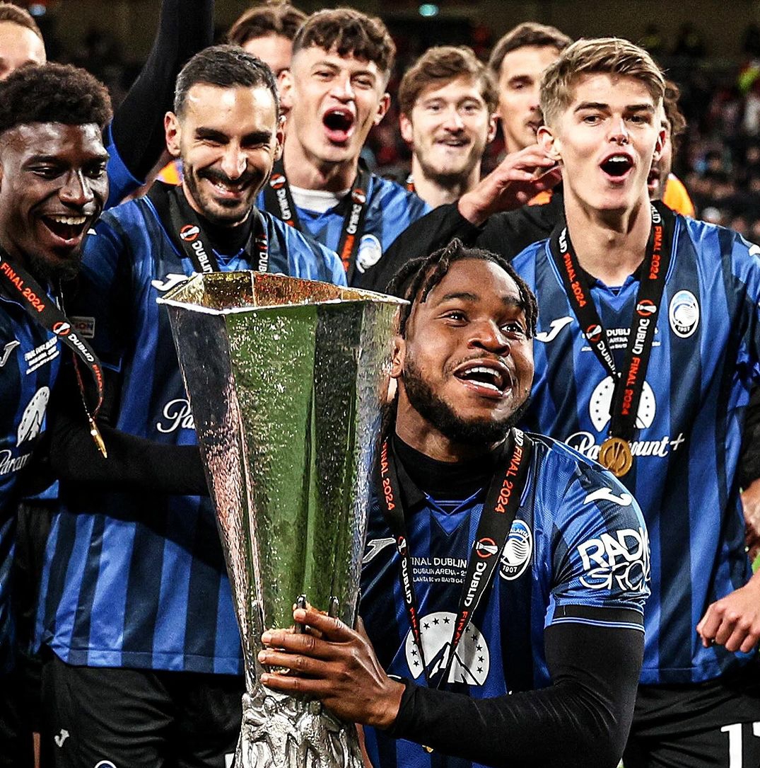 Un ancien international nigérian conseille à Ademola Lookman de viser haut et d’ignorer les critiques