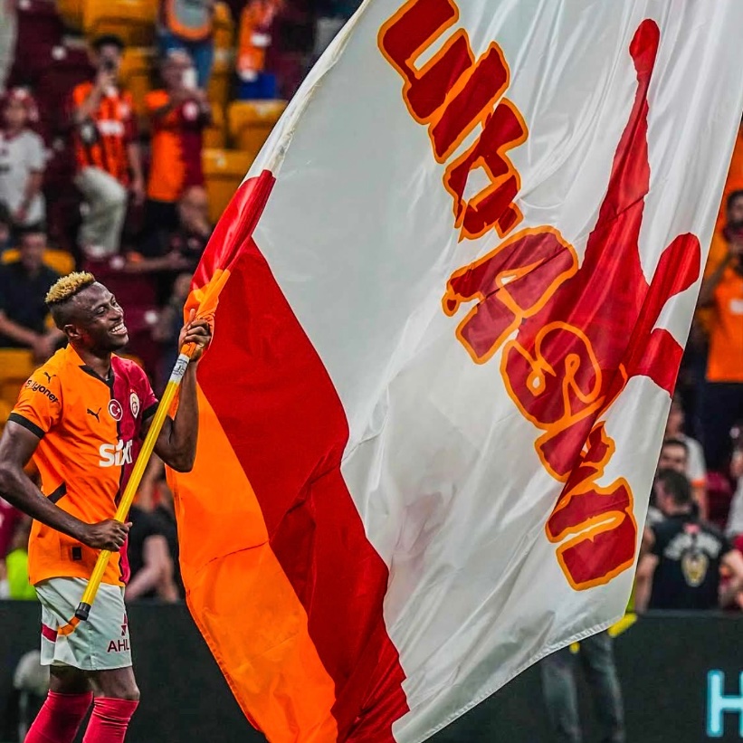 Victor Osimhen exprime son affection pour Galatasaray mais garde le suspense sur son avenir