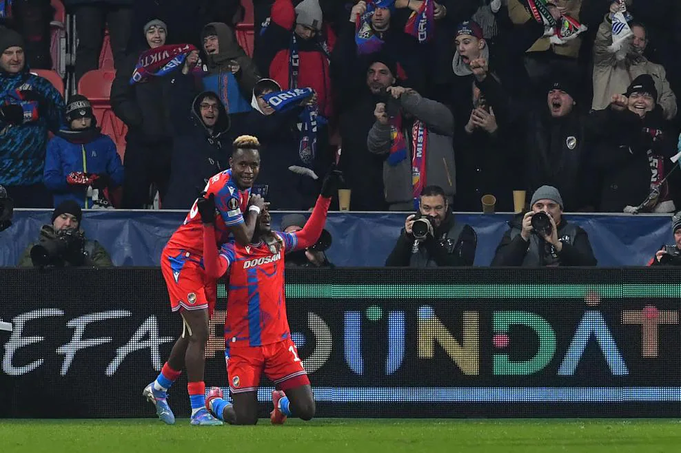 Viktoria Plzen : Rafiu Durosinmi revient triomphant après une longue blessure