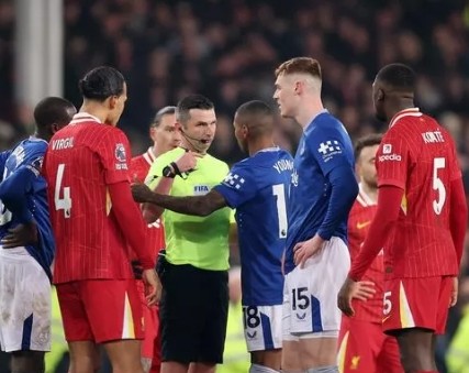 Virgil van Dijk critique l’arbitre après le match nul houleux entre Liverpool et Everton