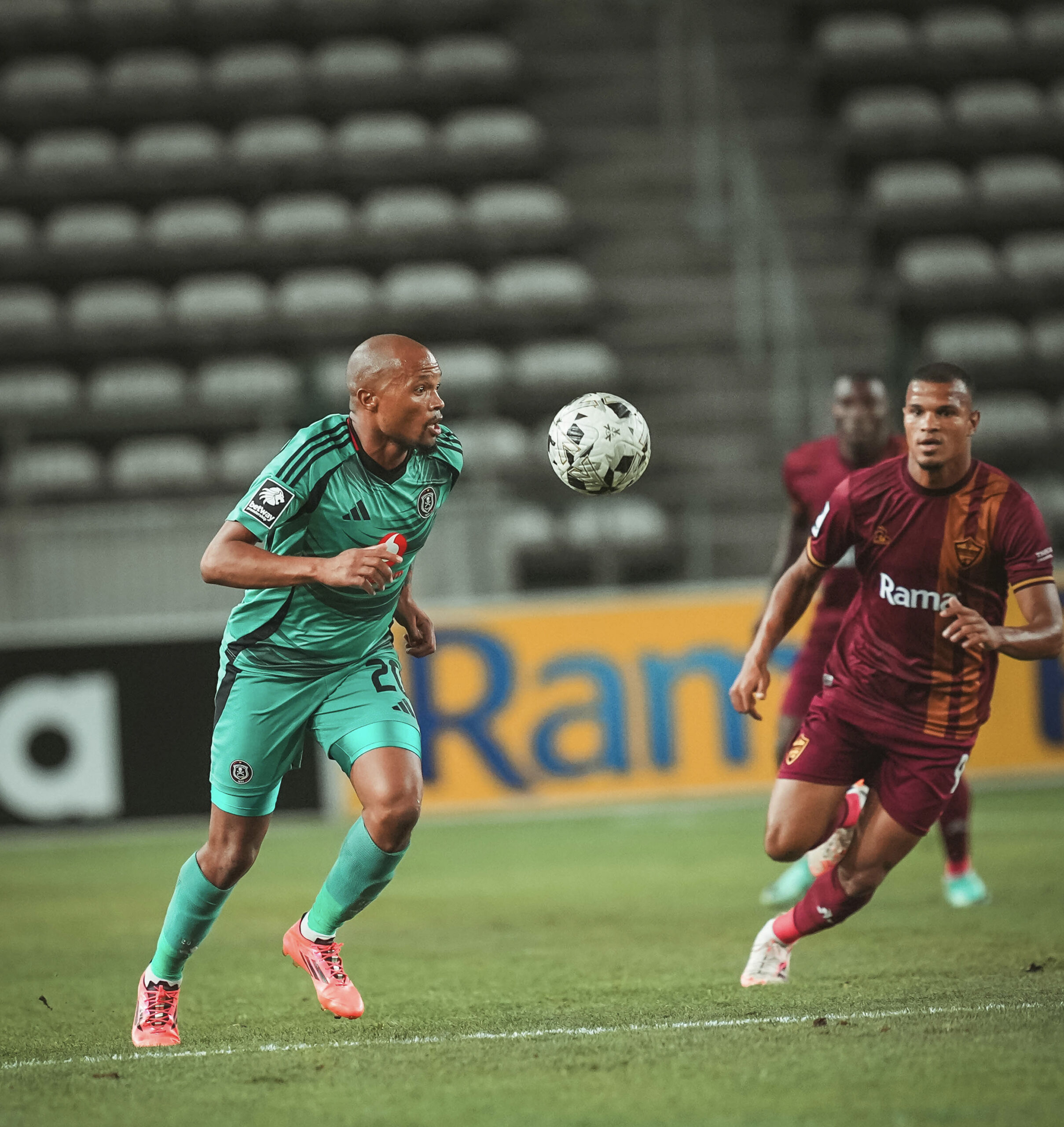 Afrique du Sud : Le coach des Orlando Pirates, Jose Riveiro, face à un défi de taille pour rattraper les Mamelodi Sundowns