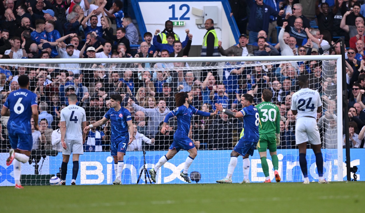Angleterre : Cucurella sauve Chelsea après un penalty manqué de Palmer