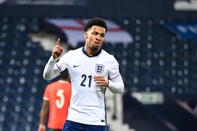 Angleterre : Le sélectionneur des U21 encense le jeune talent d’Arsenal Ethan Nwaneri