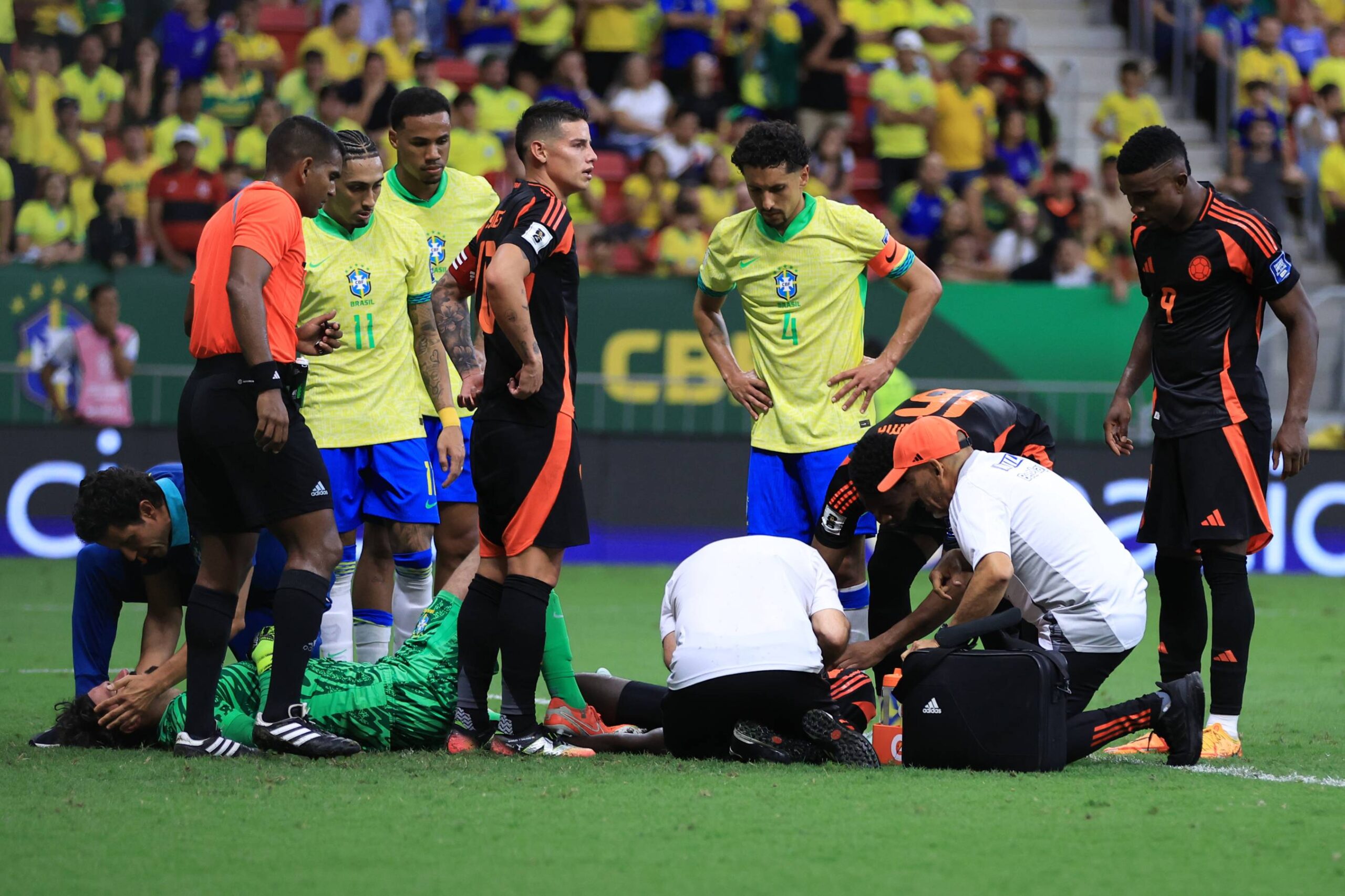 Brésil : Alisson évacué après un choc à la tête lors d’un match contre la Colombie