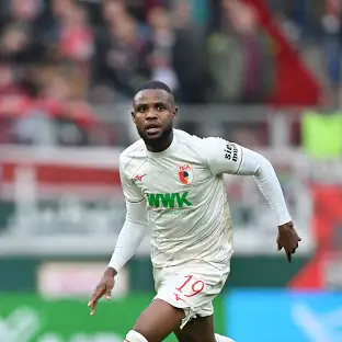 Bundesliga : Onyeka brille lors du match nul entre Augsburg et Freiburg