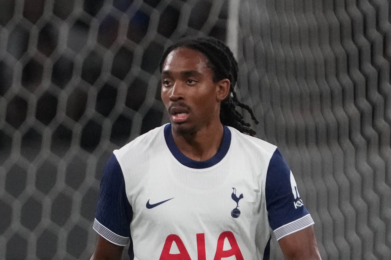 Djed Spence critique l’impact d’Antonio Conte sur sa confiance à Tottenham