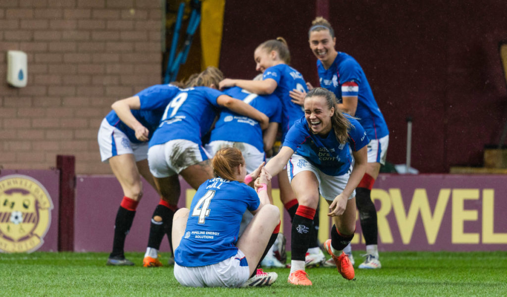 Écosse : Les Rangers dominent Hibs 5-0 en finale de la Sky Sports Cup