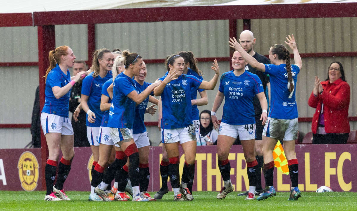 Écosse : Les Rangers dominent Hibs 5-0 en finale de la Sky Sports Cup