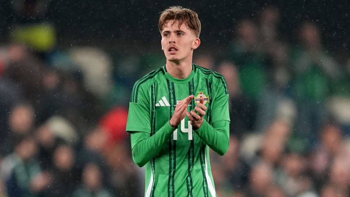 Irlande du Nord : Michael O’Neill encense Isaac Price après son but contre la Suisse