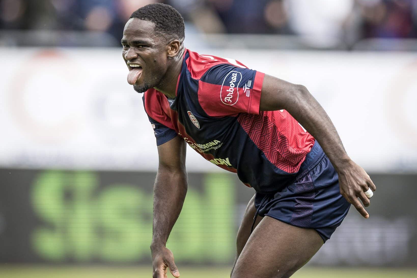 L’attaquant angolais Zito Luvumbo brille lors d’un match en Italie