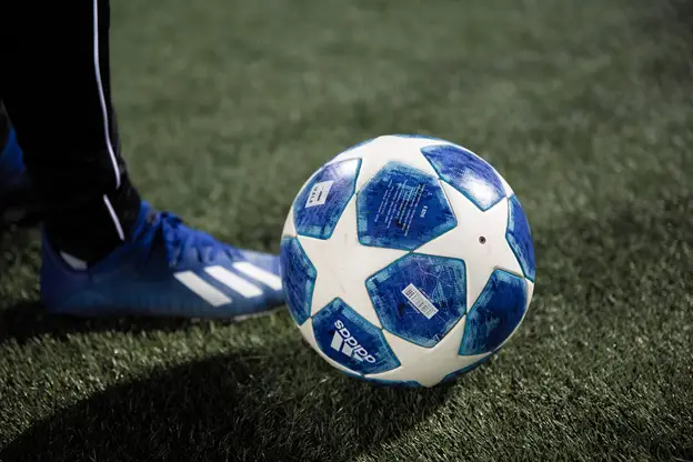 Les Essentiels pour Parier au Football : Stratégies et Erreurs à Éviter