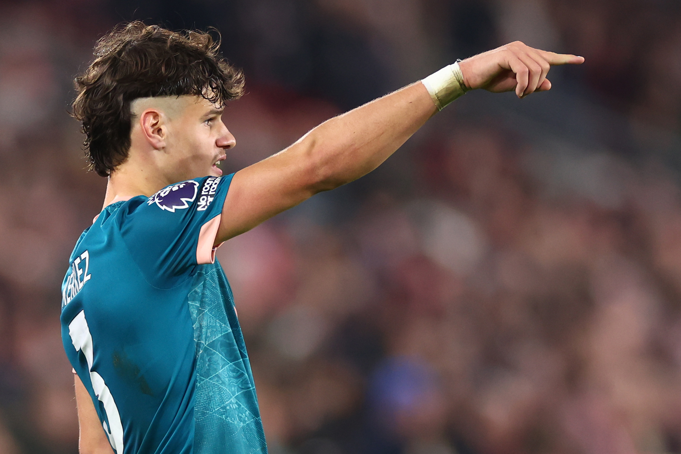 Liverpool vise Milos Kerkez pour succéder à Andy Robertson