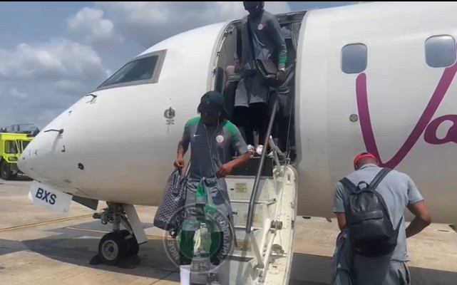 Nigeria : Les Super Eagles arrivent à Uyo pour affronter le Zimbabwe