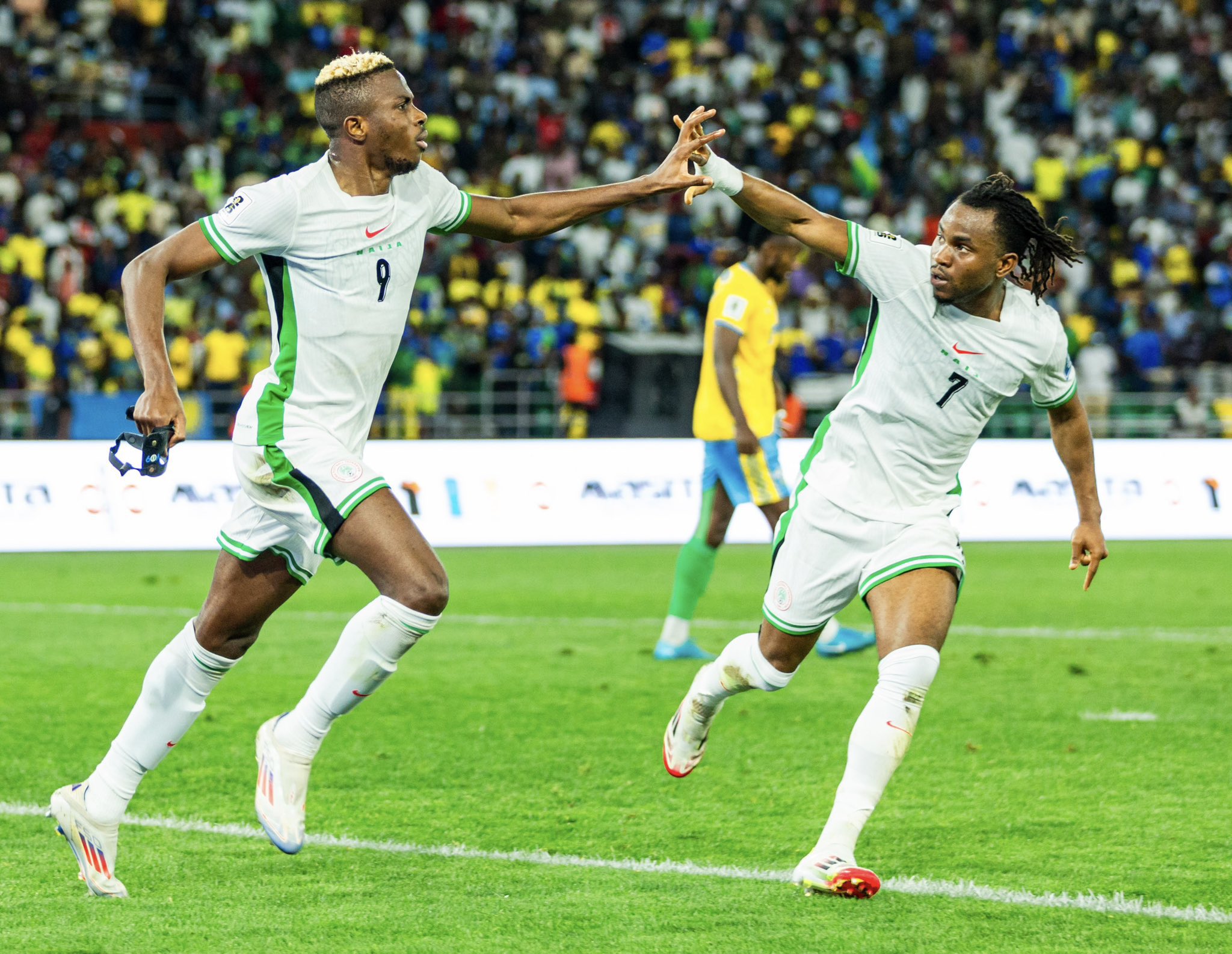 Nigéria : Osimhen et Lookman salués par la CAF après leur performance contre le Rwanda