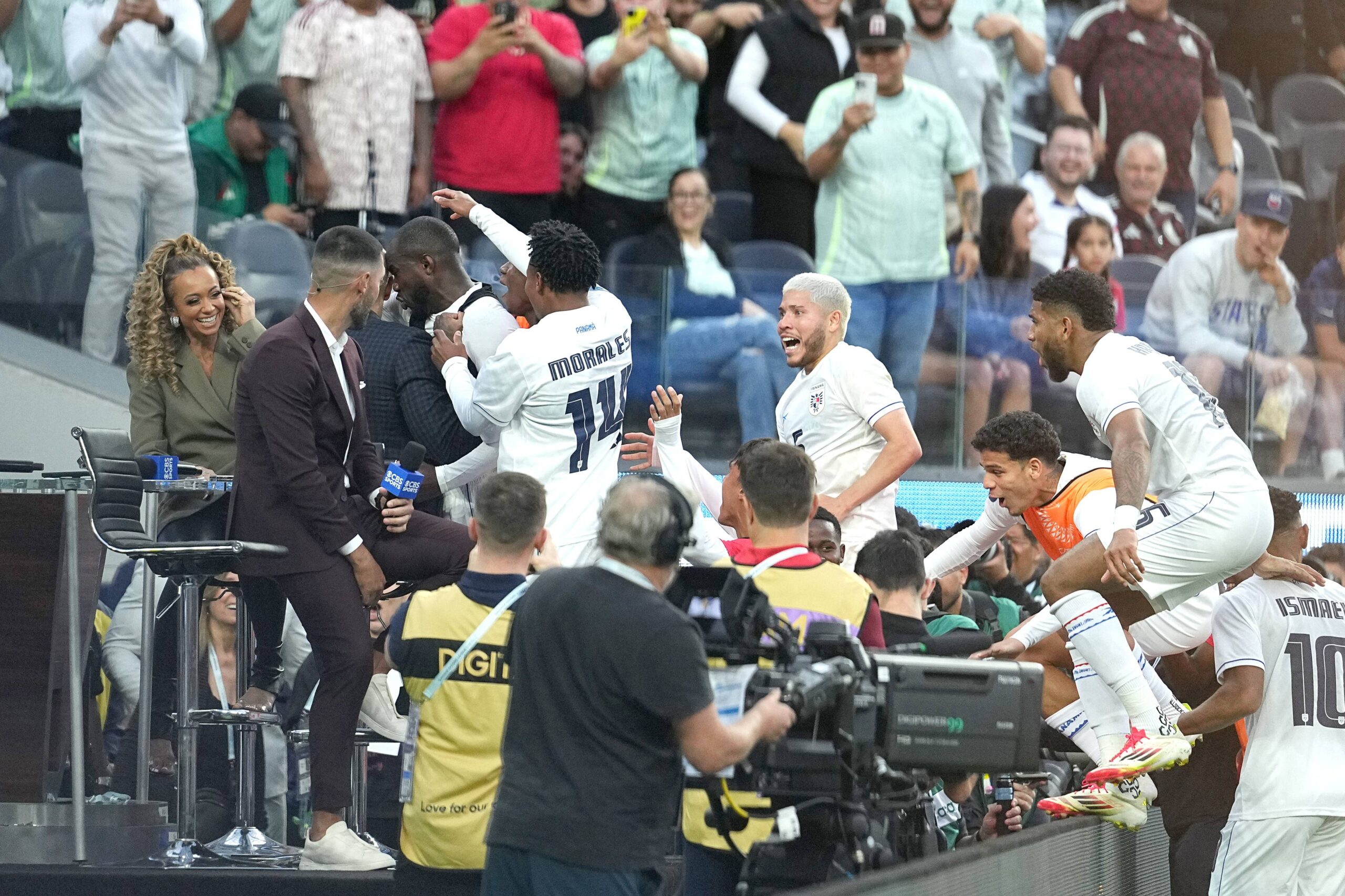 Panama célèbre sa victoire surprise contre les États-Unis avec Thierry Henry