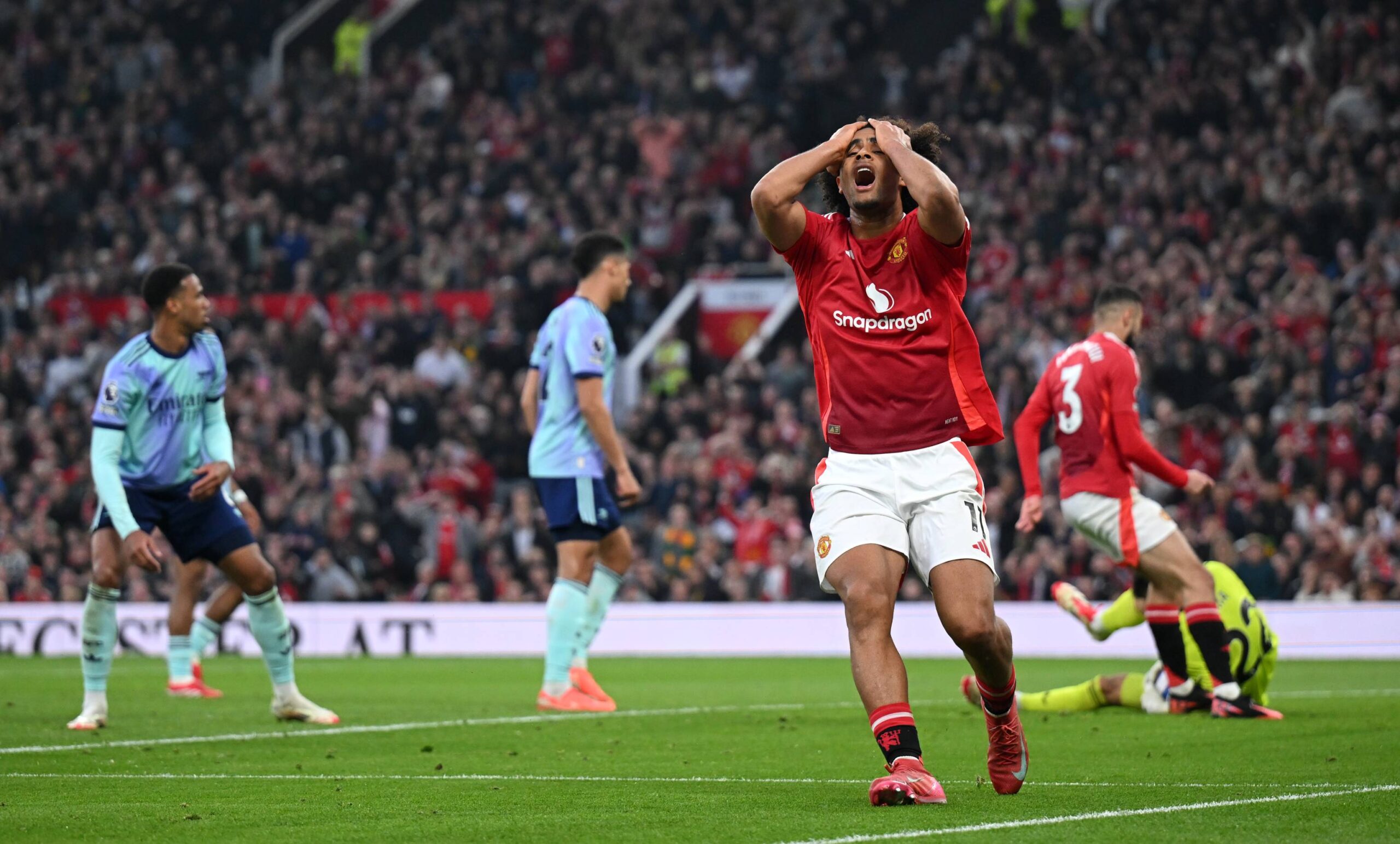 Pays-Bas : Ronald Koeman critique l’attaquant Joshua Zirkzee