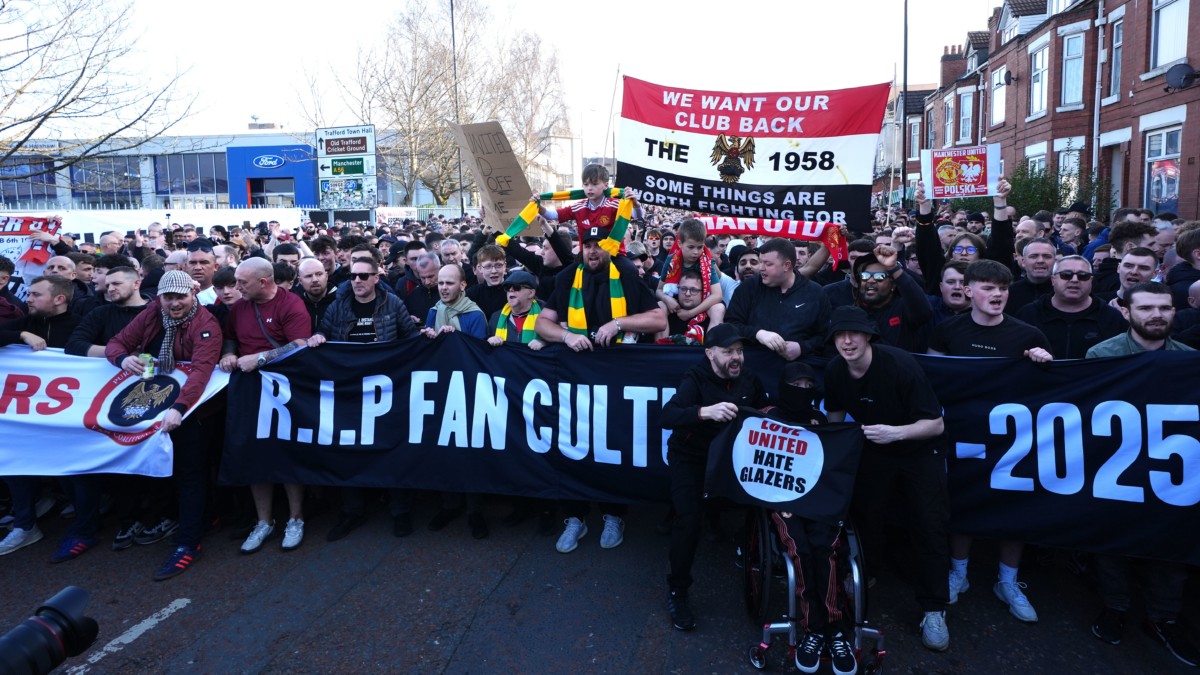 Royaume-Uni : Agitation chez les fans de Manchester United et déboires d’Arsenal en titre