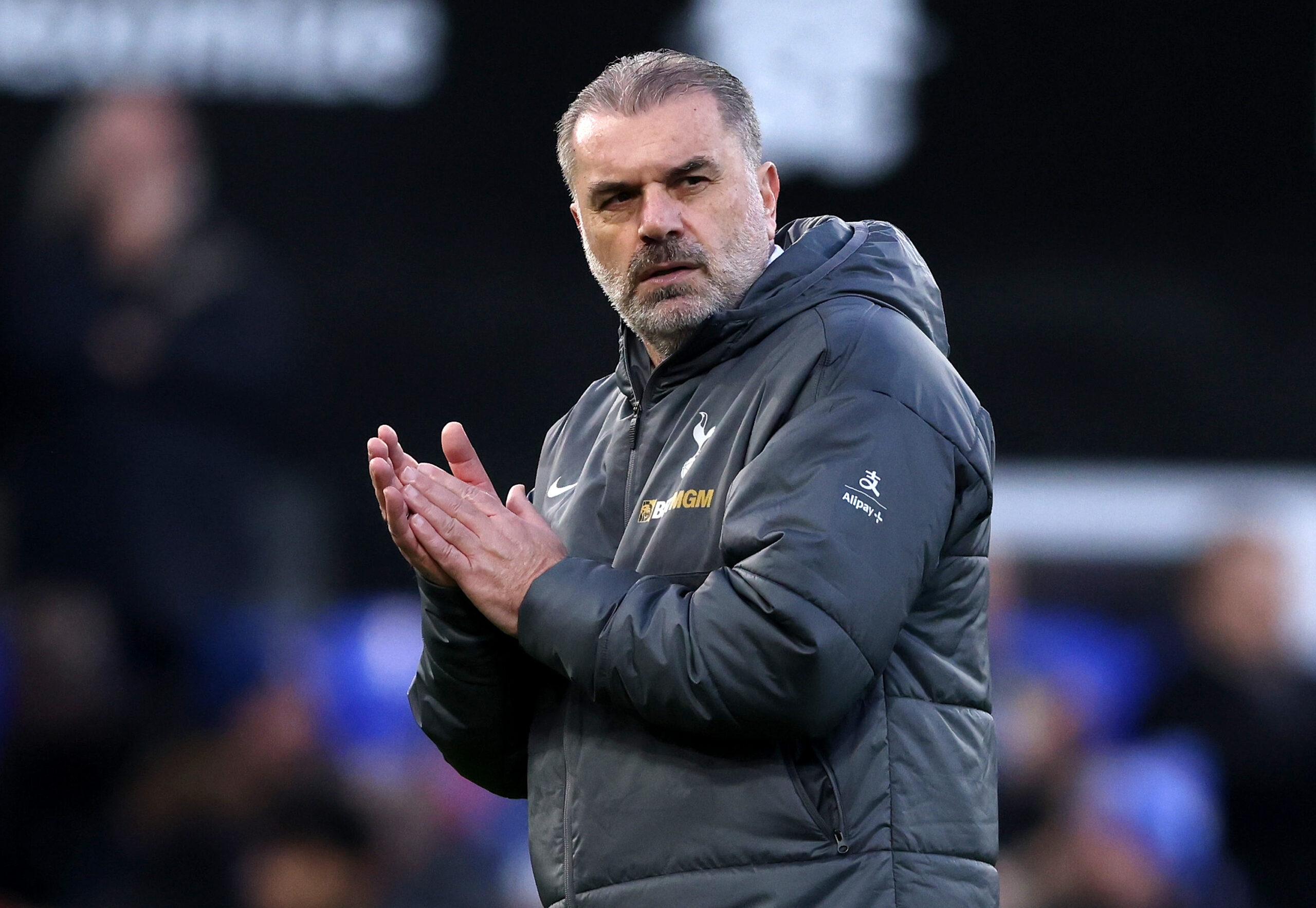 Royaume-Uni : Ange Postecoglou défend son gardien après une altercation avec des fans