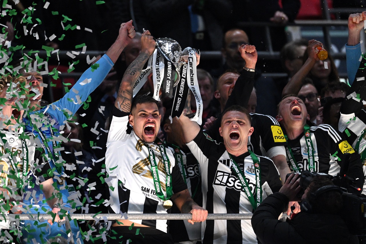 Royaume-Uni : Newcastle remporte la Carabao Cup après 70 ans d’attente