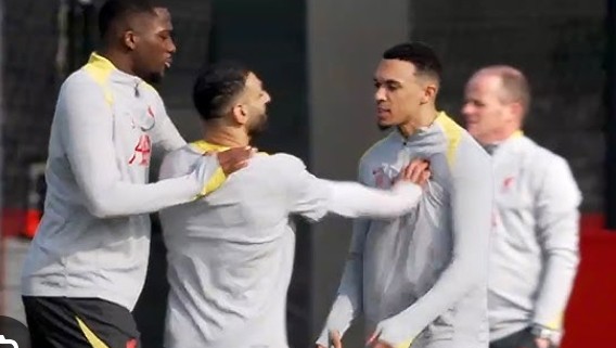 Royaume-Uni : Tensions entre Salah et Alexander-Arnold lors d’un entraînement de Liverpool