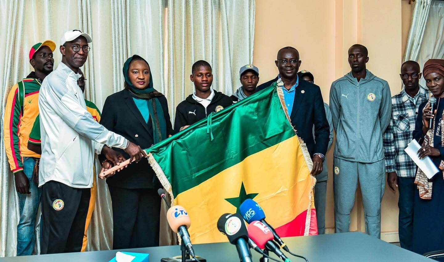 Sénégal : l’équipe nationale U17 reçoit le drapeau national pour la CAN