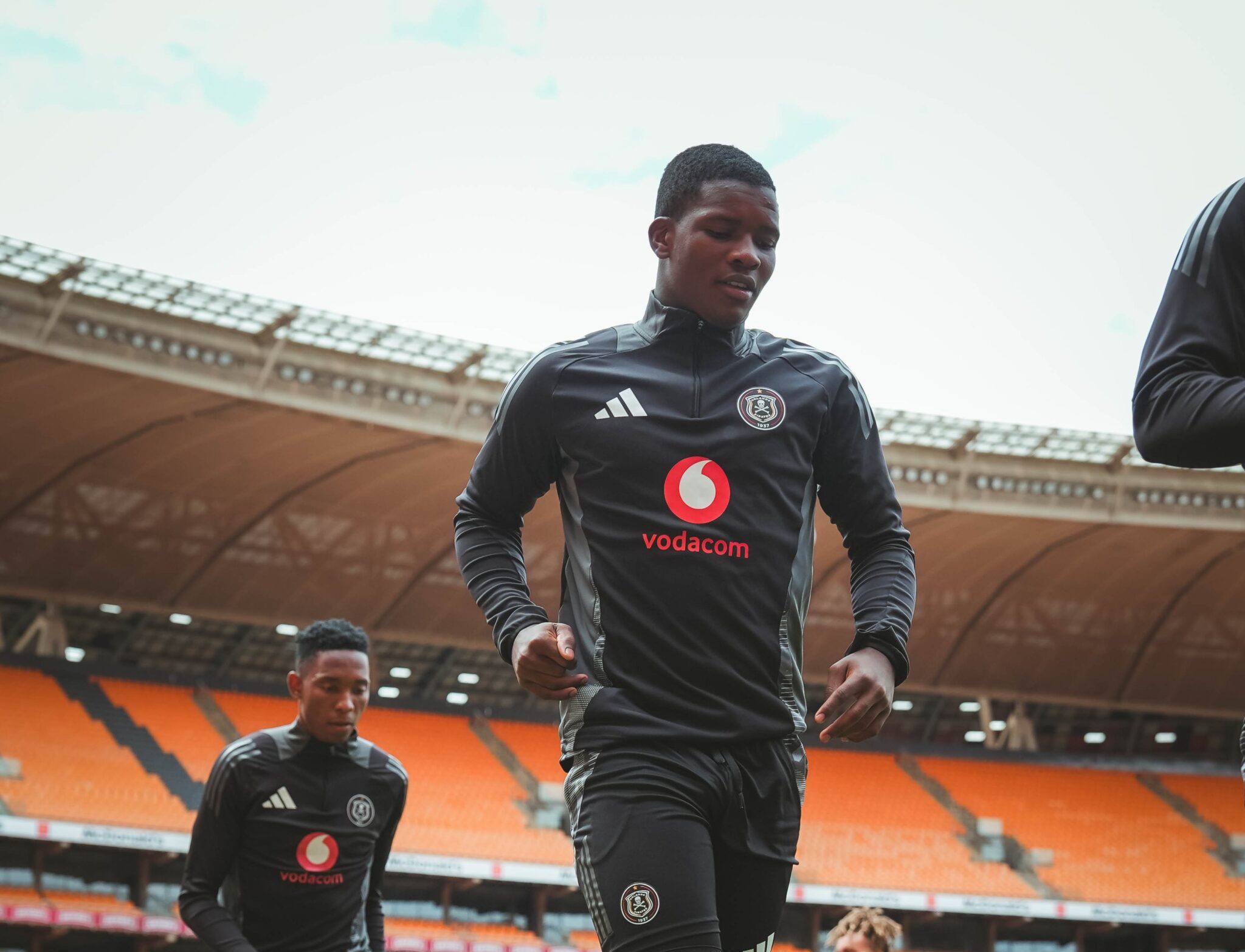 Afrique du Sud : Le défenseur Mbekezeli Mbokazi brille aux Orlando Pirates