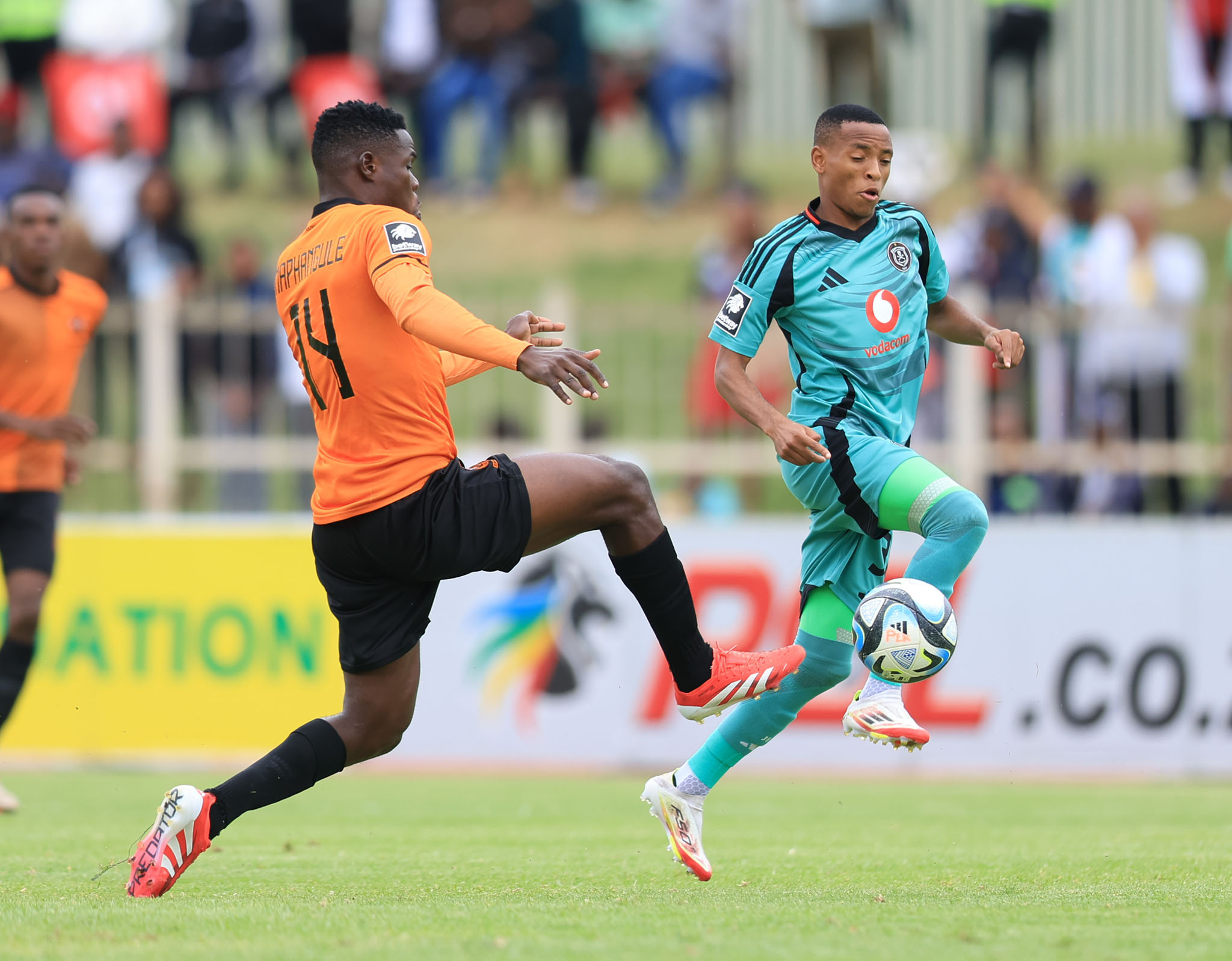 Afrique du Sud : Les Orlando Pirates gardent espoir en battant Polokwane City