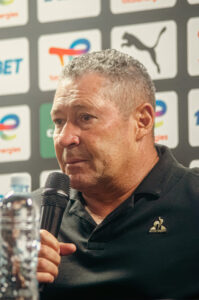 Afrique du Sud : Les éloges de Steve Barker pour le succès des équipes en compétitions CAF