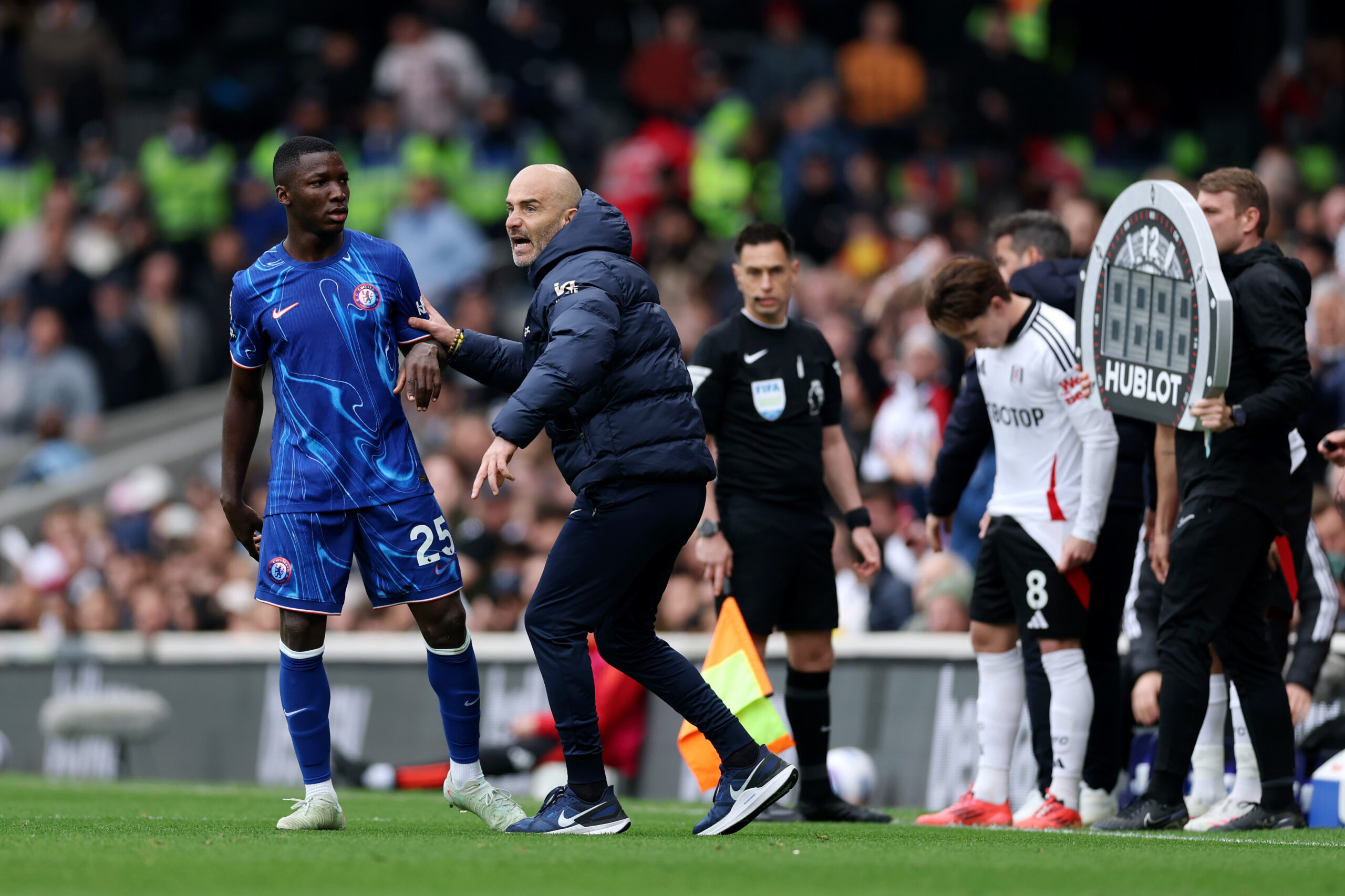 Angleterre : Enzo Maresca explique son absence de célébration avec les fans de Chelsea