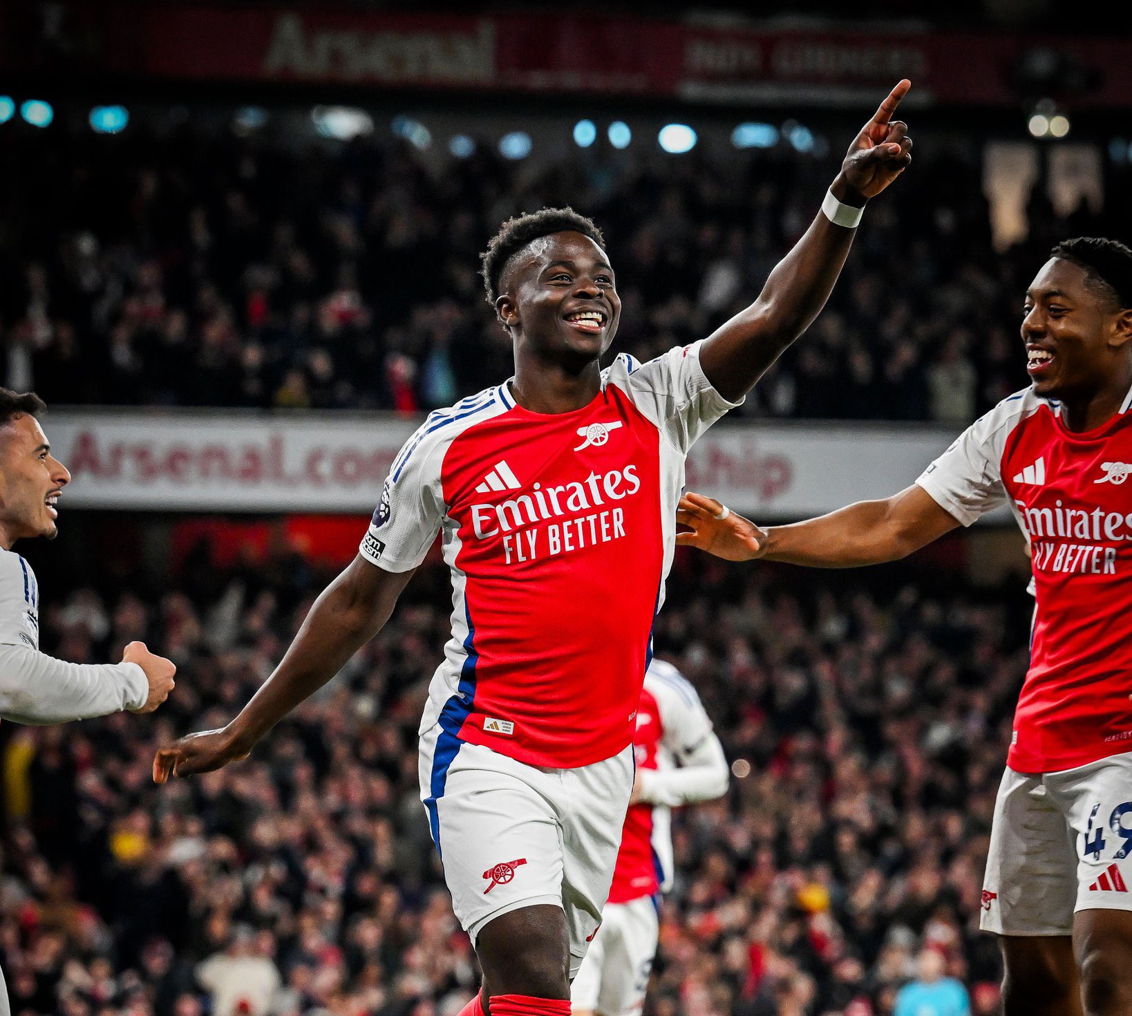 Arsenal garde espoir pour le titre après une victoire contre Fulham