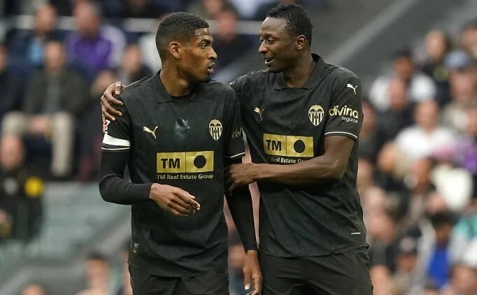 Espagne : Un but de Sadiq Umar sauve un point pour Valence contre Rayo Vallecano