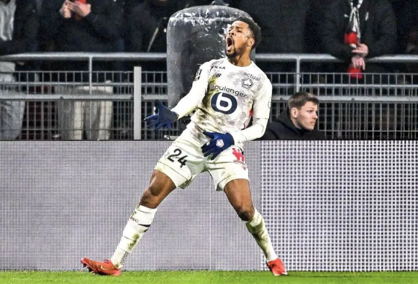 France : Mitchel Bakker soutient Chuba Akpom à Lille