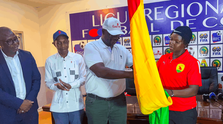 Guinée : Remise du drapeau aux joueuses de futsal avant la CAN au Maroc