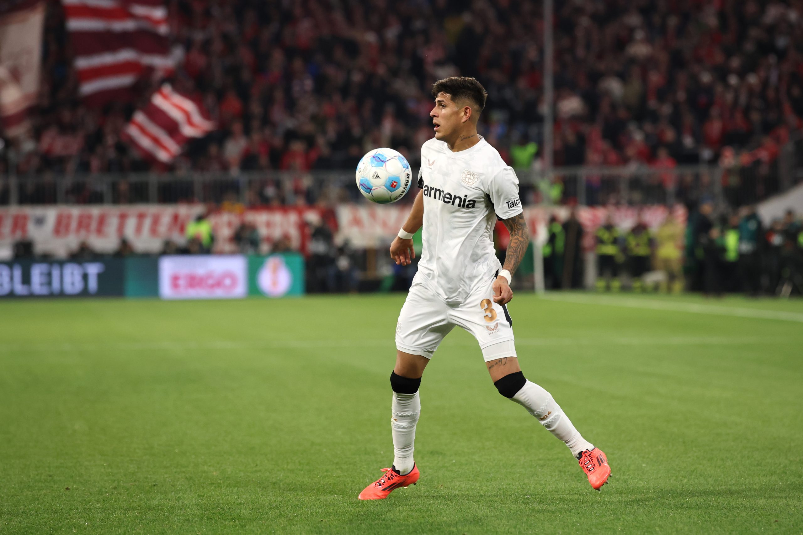 Manchester United en compétition avec Liverpool et le Real Madrid pour un défenseur