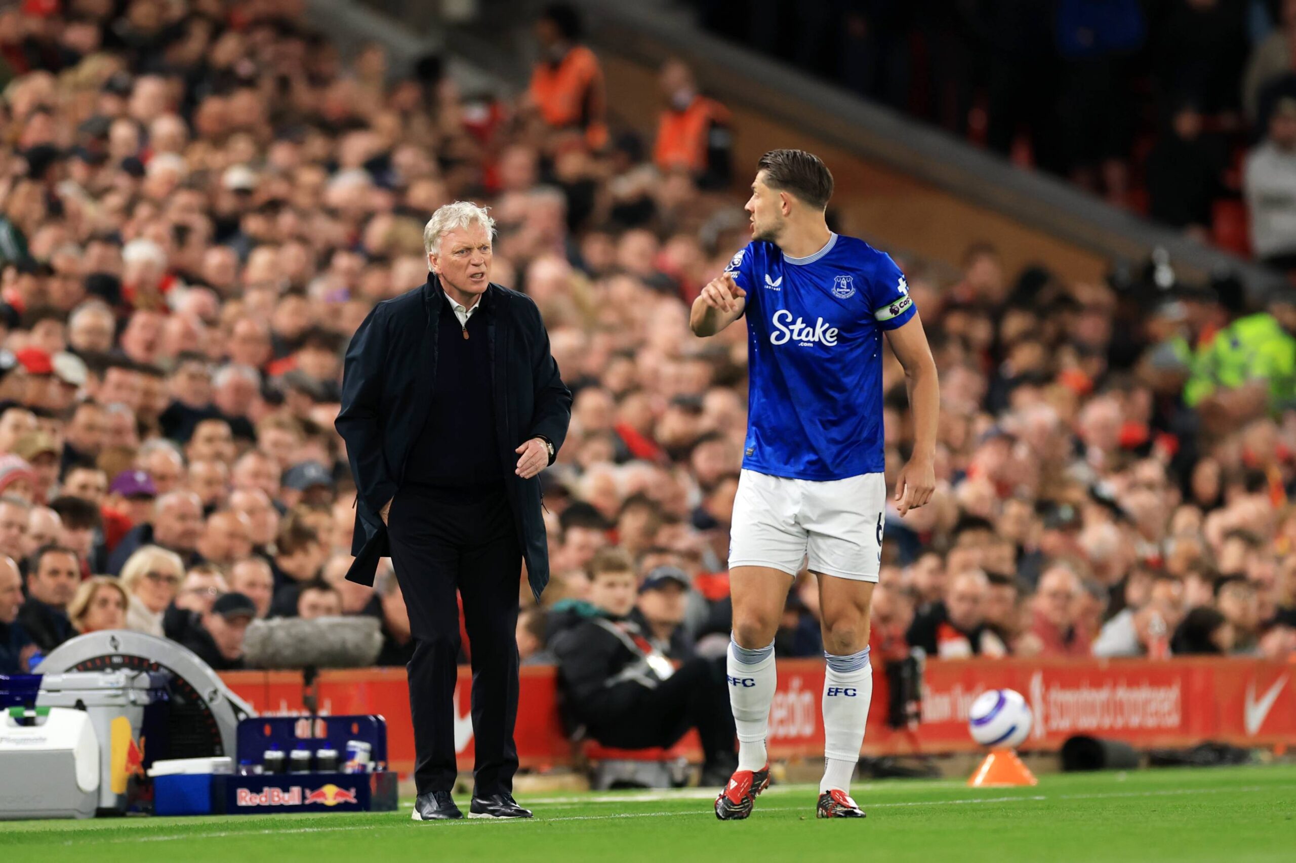 Merseyside : décision controversée sur le carton jaune de Tarkowski lors du derby