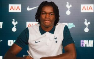 Nigeria : Le jeune Callum Olusesi prolonge son contrat avec Tottenham jusqu’en 2029