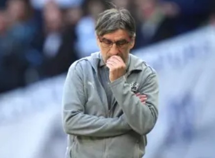 Nom du pays : Deux stars du football sous les ordres d’un nouveau manager