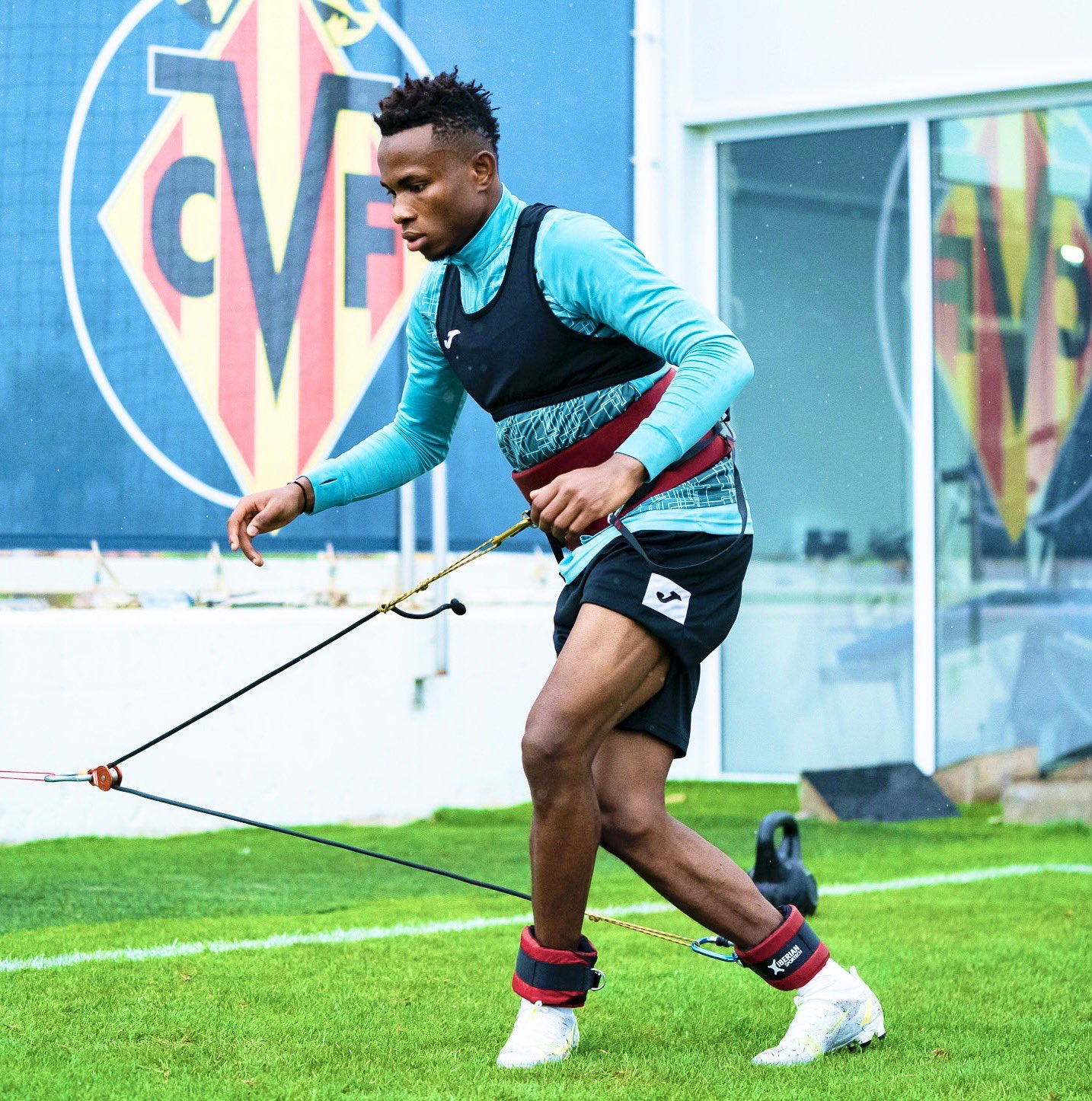 Obafemi Martins conseille à Chukwueze de quitter l’AC Milan