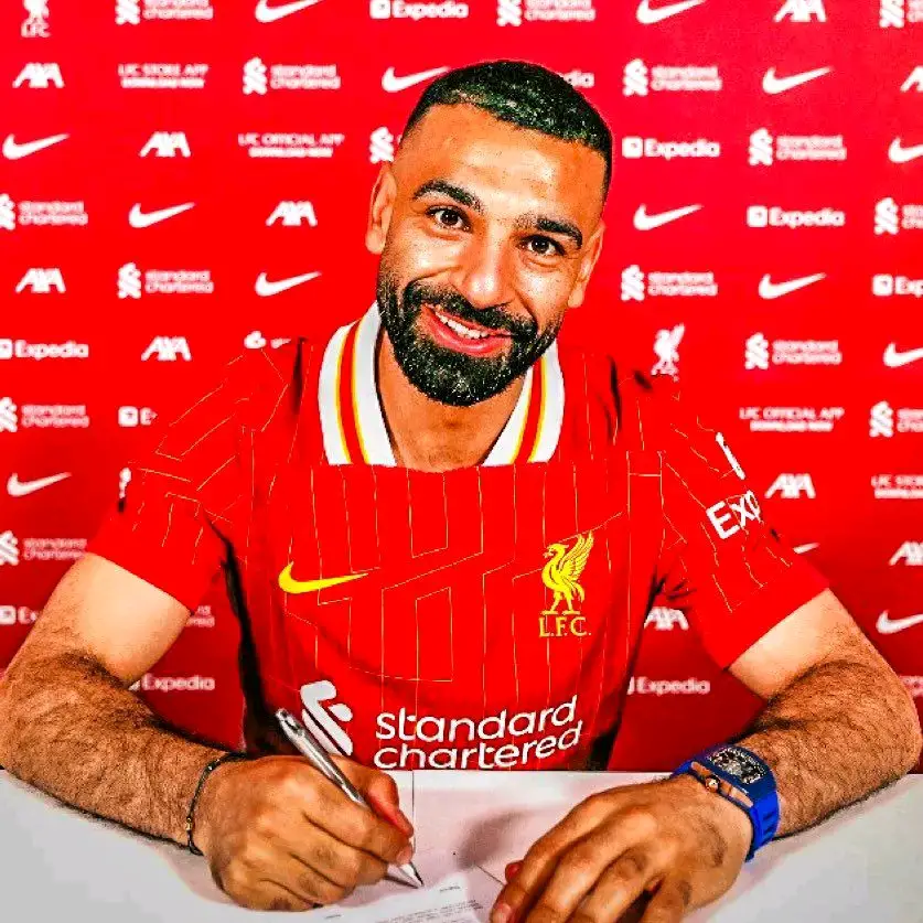 Officiel : Mohamed Salah prolonge son contrat avec Liverpool jusqu’en 2027