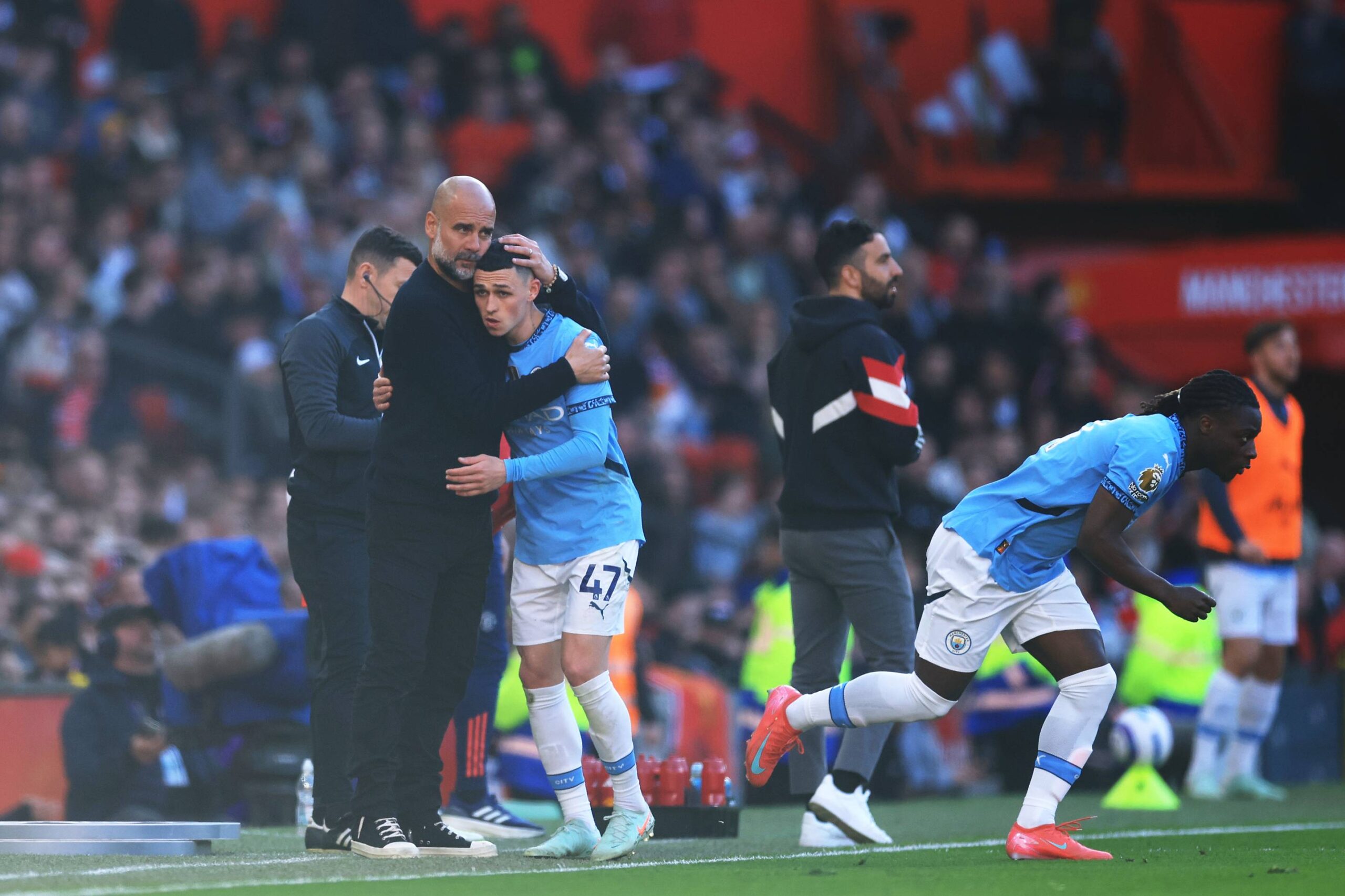 Pep Guardiola condamne les chants des fans de Manchester United