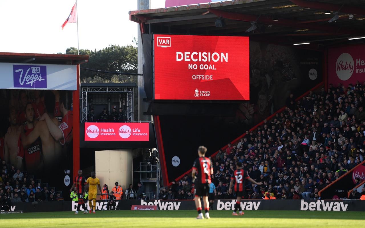 Royaume-Uni : La Premier League adopte la technologie semi-automatisée du hors-jeu